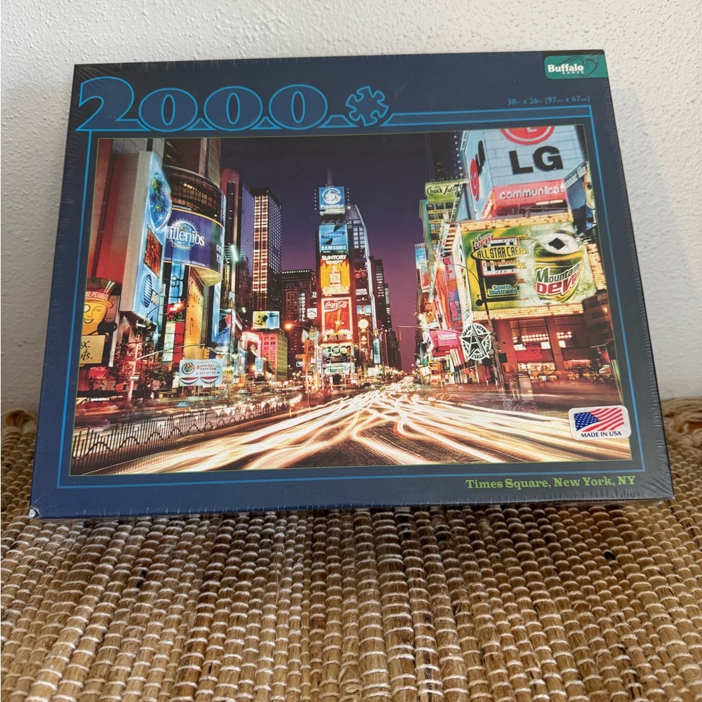 NEW SEALED  Buffalo Games- Times Square NY, 2000-Piece Puzzle- Made in the USA